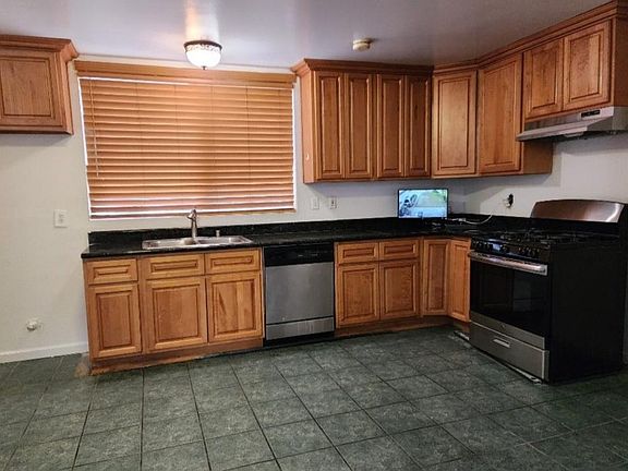 2nd image of 2758 Sussex Dr
