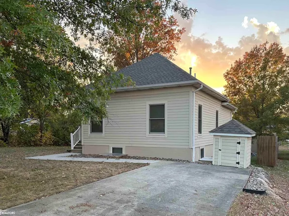 719 N 12th St, Chariton, IA 50049