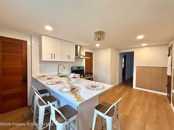 5th image of 619 Hickory St