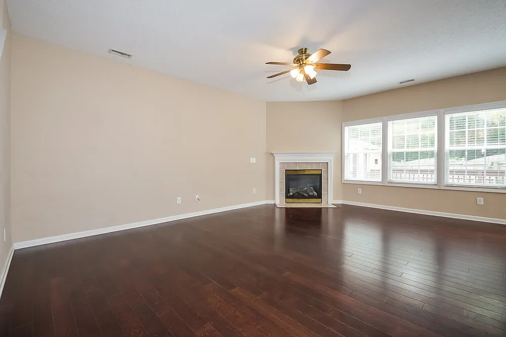 3 bed, 2.5 bath, 2072 sqft, $3,080 — Photo 3