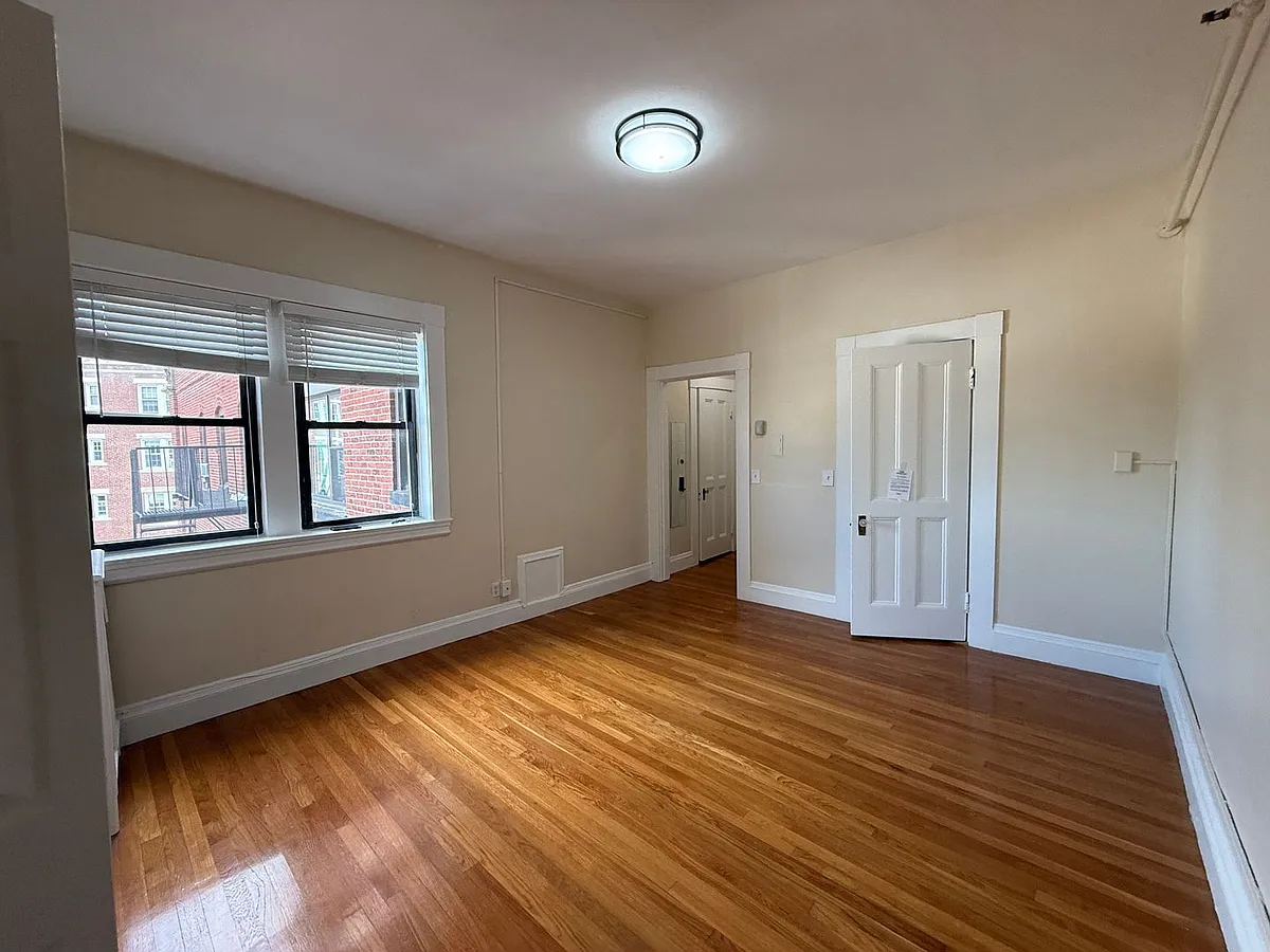 Building Photo - 1467 Beacon St #5