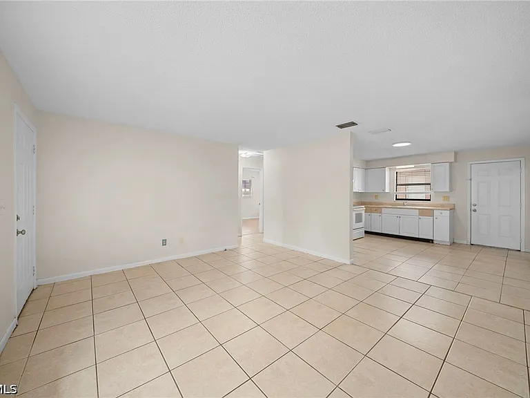 5553 5th Ave — Photo 5