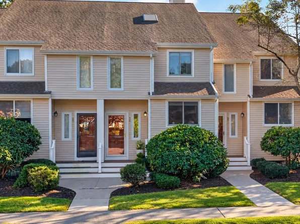 34 Gaslight Ln, North Easton, MA 02356