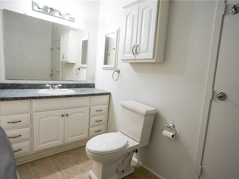 112 Farquhar St #1 — Photo 8