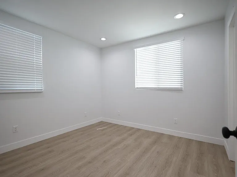 1308 E M St — Photo 12