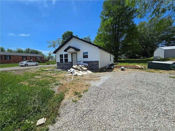 71 S Beech Street, Campbellsburg, IN 47108