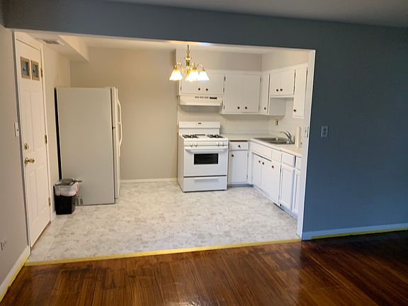 3rd image of 6419 S Oak Park Ave APT E15