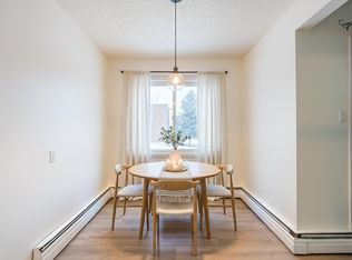 11450 40th Ave NW #202, Edmonton, AB T6J0R5