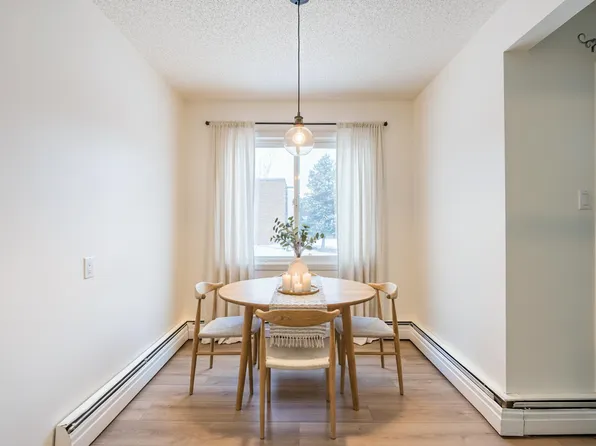 11450 40th Ave NW #202, Edmonton, AB T6J 0R5