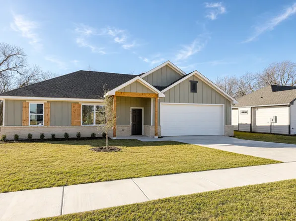 106 Kirkland St, Sanger, TX 76266