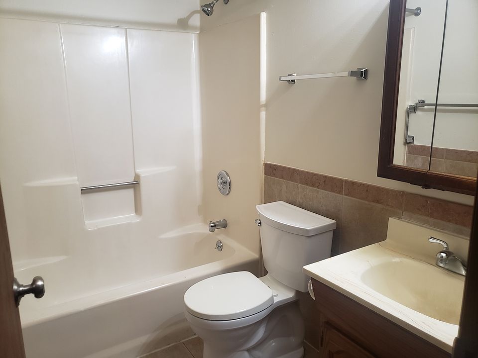 2nd image of 1401 Elmdale St NE #D
