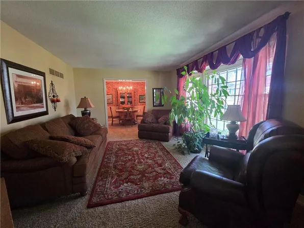 3908 S Woodbury St, Independence, MO 64055