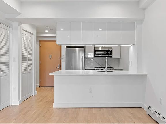 5th image of 2600 7th Ave Penthouse N