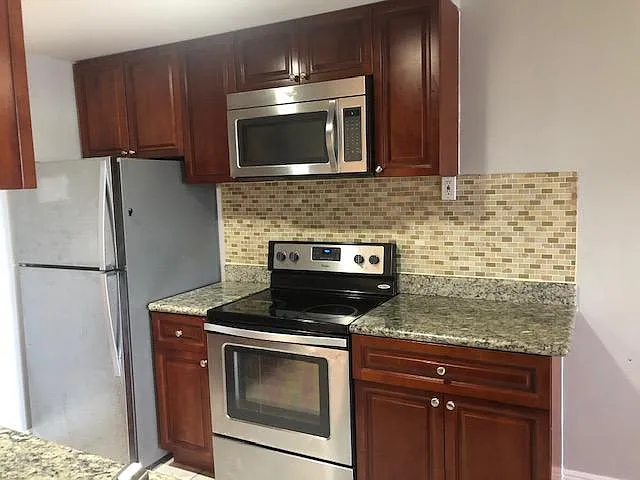 10500 SW 108th Ave #B303 — Photo 8