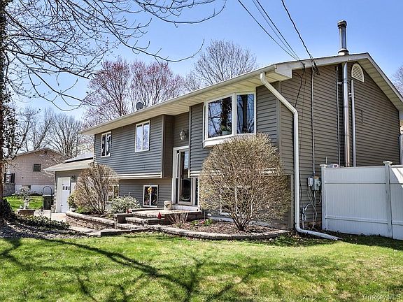 3rd image of 85 Surrey Road