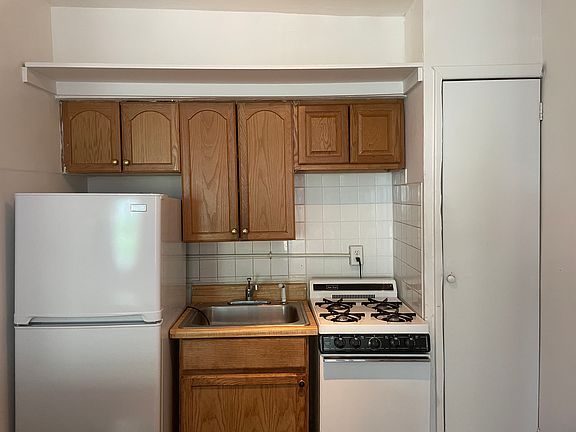 3rd image of 346 E 19th St APT 2A