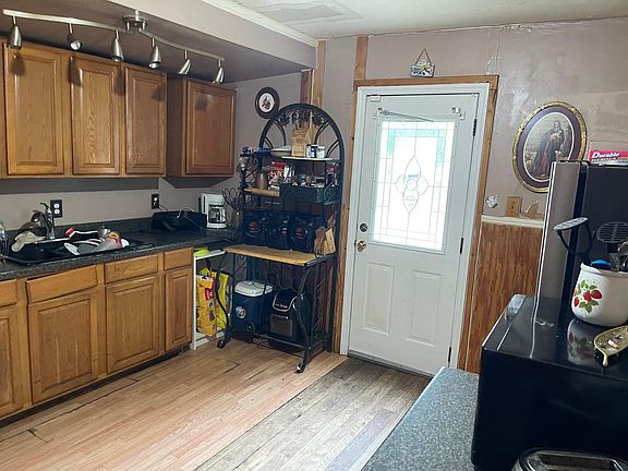 3rd image of 802 Shelby Ave