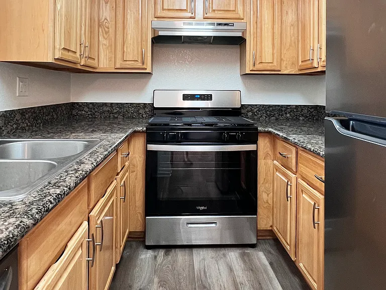 Florida Street Apartments — Photo 19