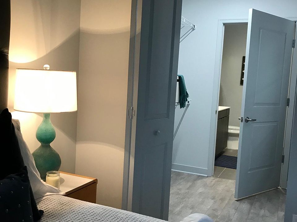 2nd image of 1100 N Dearborn St APT 1139