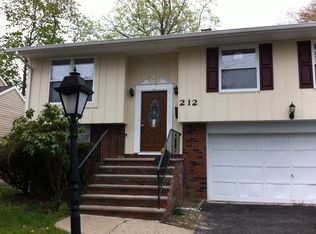 212 Carlson Pl, Bergenfield, NJ 07621