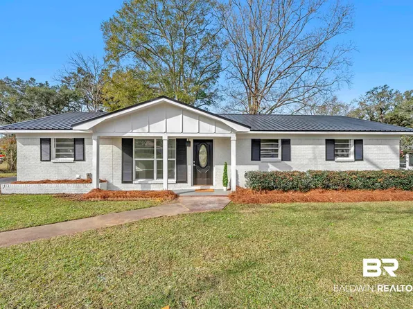 10628 Oak Ave, Grand Bay, AL 36541