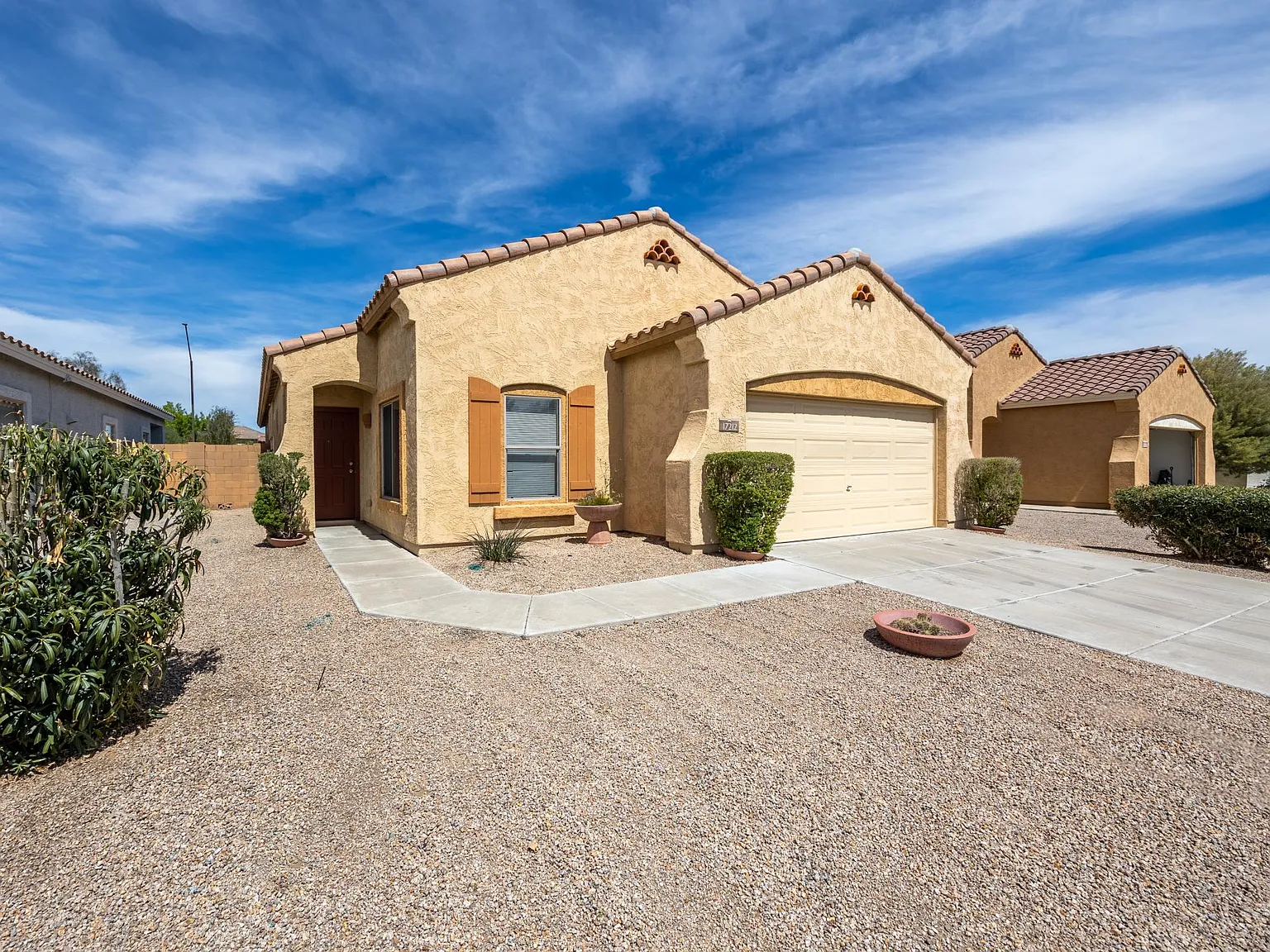 17212 W Saguaro Ln — Photo 3