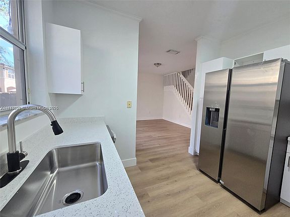 4th image of 129-129 Riverwalk Cir