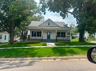 303 10th St, Corning, IA 50841
