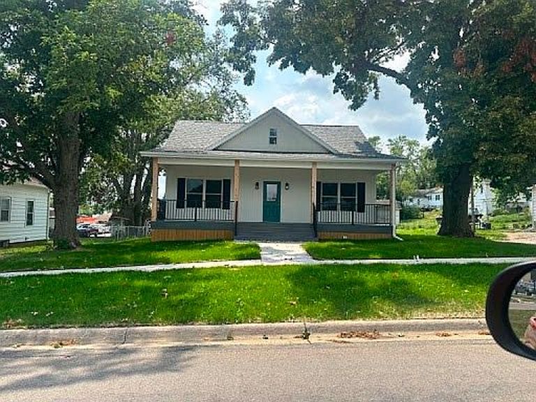 303 10th St - Property Image