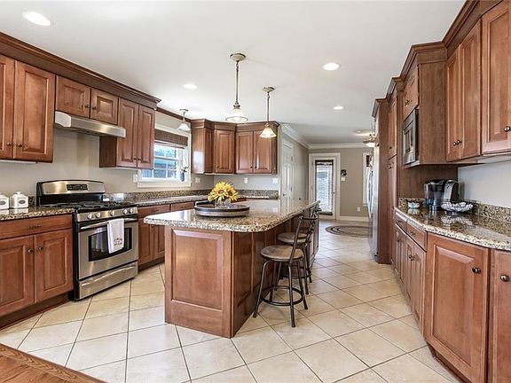 2nd image of 5880 Sylvia Dr