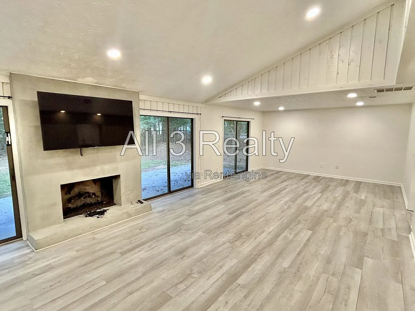 3 bed, 2.0 bath, 1696 sqft, $2,395 — Photo 3