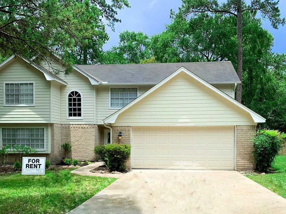 Front of home at the end of the cul-de-sac. Brand new siding, gutters & AC unit.