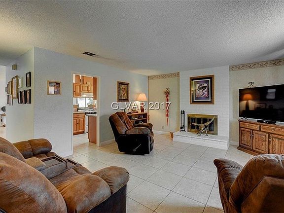 4th image of 201 Bradshaw Way