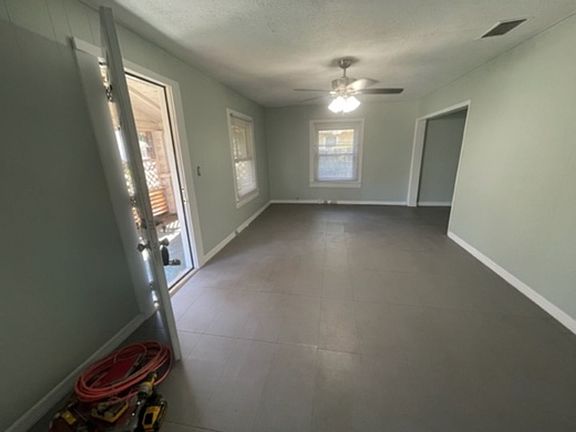 5th image of 701 Newton Ave S