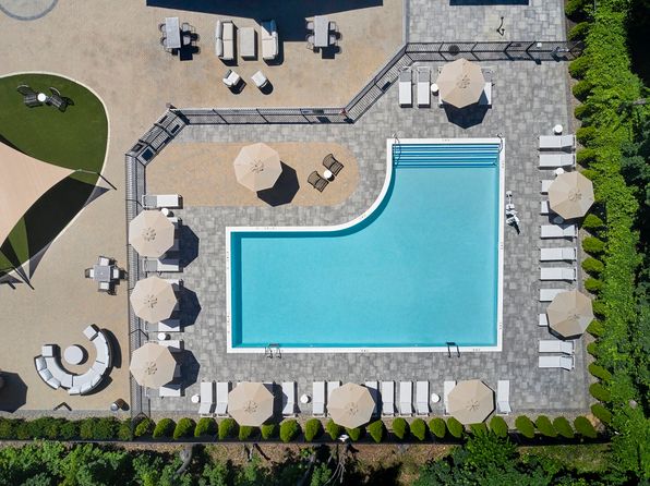 Heatherwood House at Port Jefferson | 39 Piedmont Dr, Pt Jefferson Station, NY