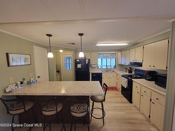 2nd image of 1304 Barefoot Cir