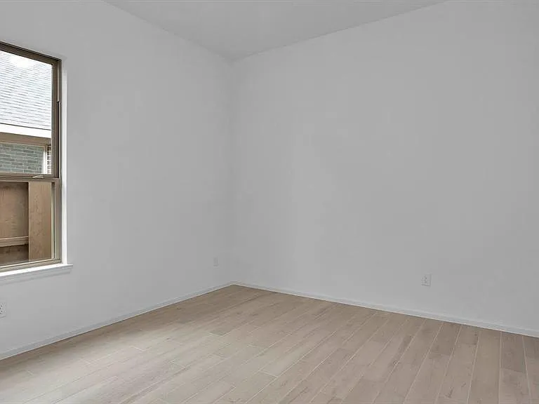 2910 Starling Dr — Photo 12