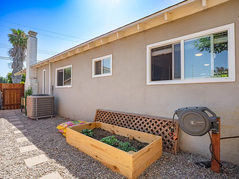 530 Kirtright St — Photo 56