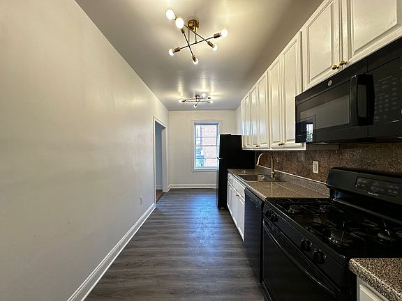 3rd image of 546 Bergen Ave #11E