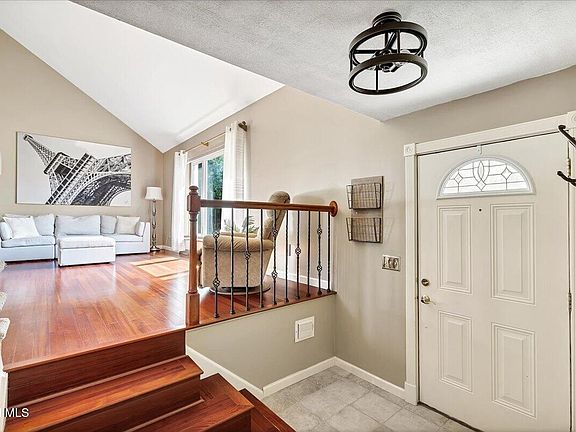 5th image of 118 Southbury Road