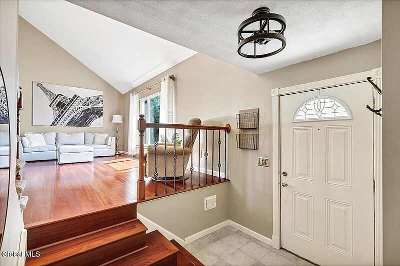 5th image of 118 Southbury Road