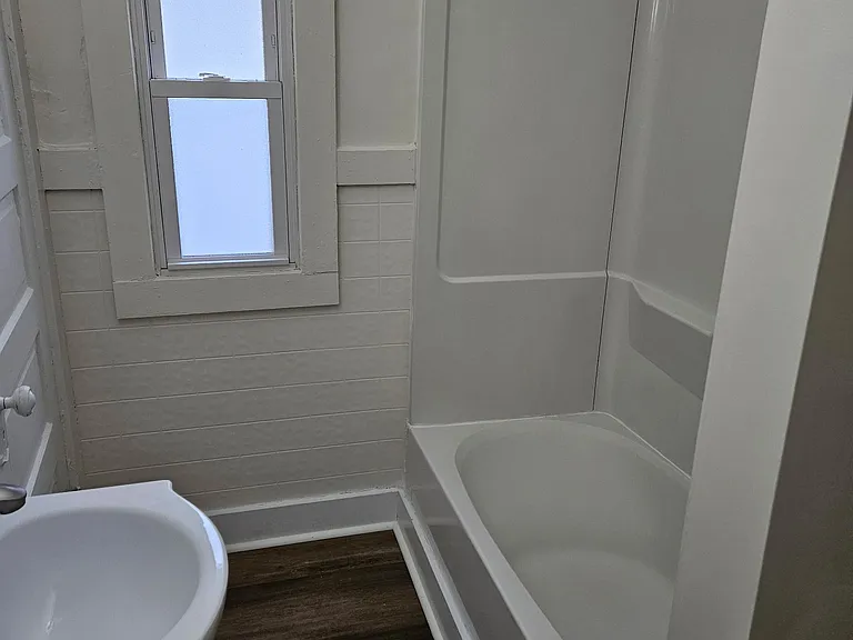 637 Creighton Ave — Photo 10
