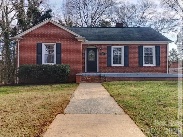 1106 8th St NE, Hickory, NC 28601