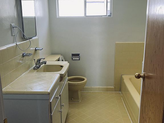 4th image of 1221 N Flores St #8