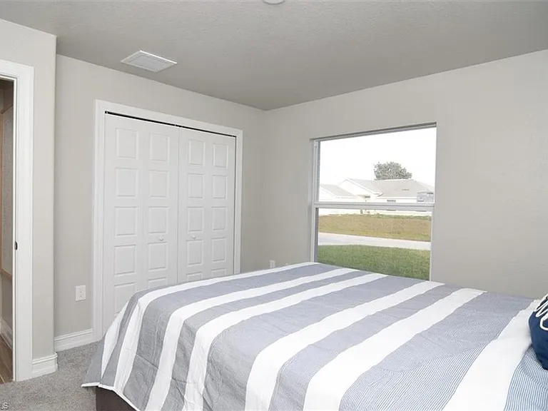 2412 NW 8th Pl — Photo 12