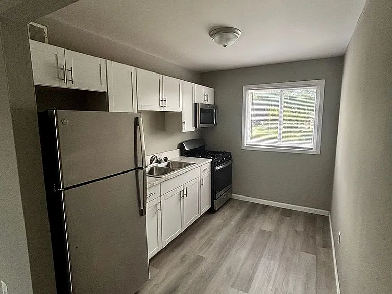 Bennington Place — Photo 40