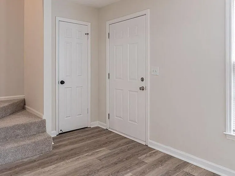 1050 Holcomb Bridge Rd — Photo 3