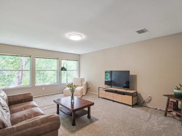 2731 Chatsworth Dr, Grapevine, TX 76051