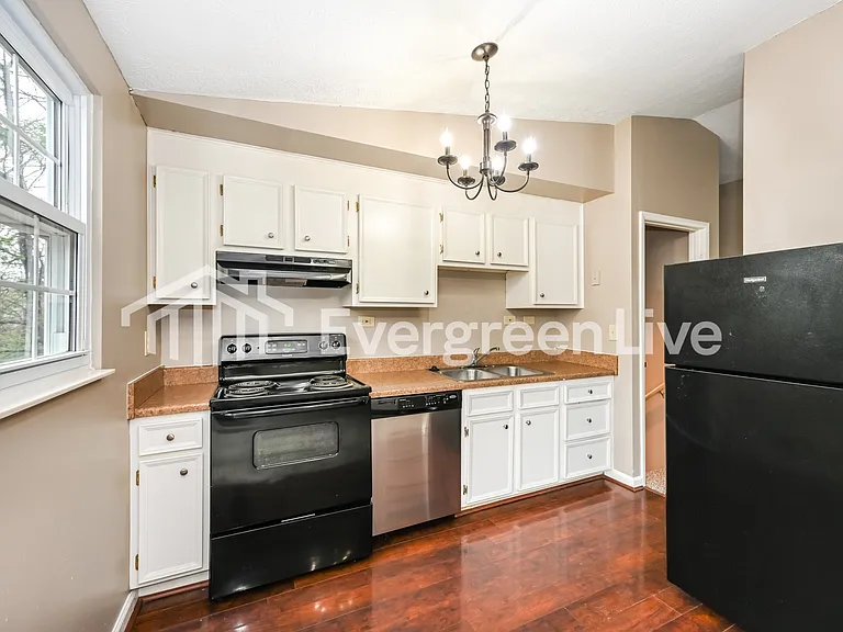 6481 Southgate Pl — Photo 5