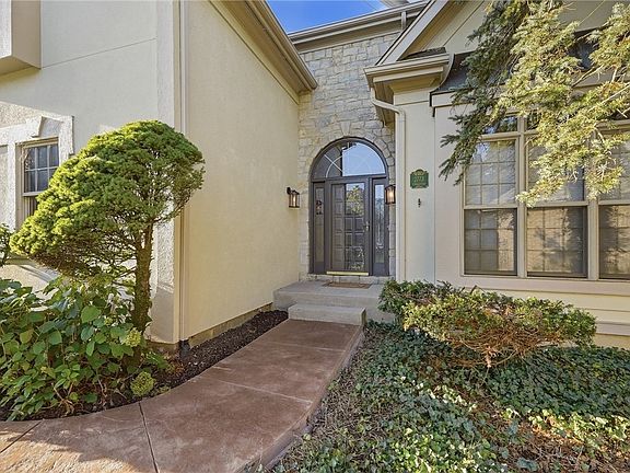 3rd image of 2773 Terraceview Cir